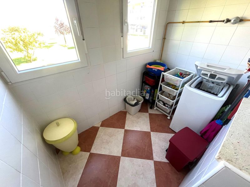 Foto ae26c091-33d5-4f33-9673-a53586be75bf. Casa adossada amb aparcament piscina a El Portil