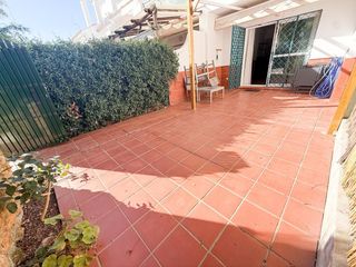 Maison jumelée à El Portil. Espectacular adosado con terrazas, piscina y pádel junto al golf