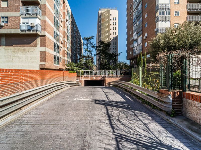 Foto 46024713-7ea3-4ae2-9756-eb8949143c78. Autoparkplatz in Ciudad Universitaria Madrid
