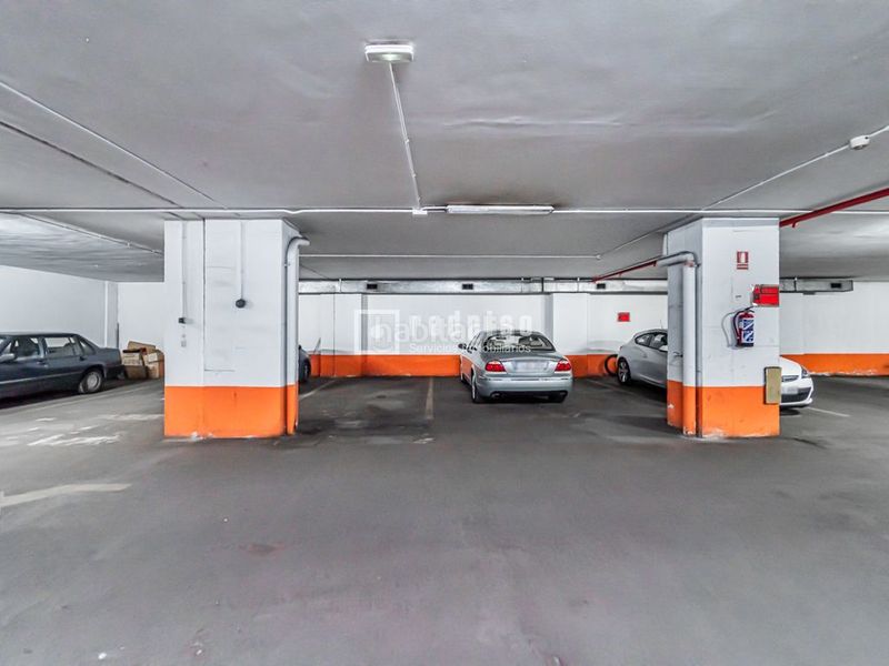Foto f24526f2-55fa-4fd5-ae47-6e7e7b819bb5. Autoparkplatz in Ciudad Universitaria Madrid