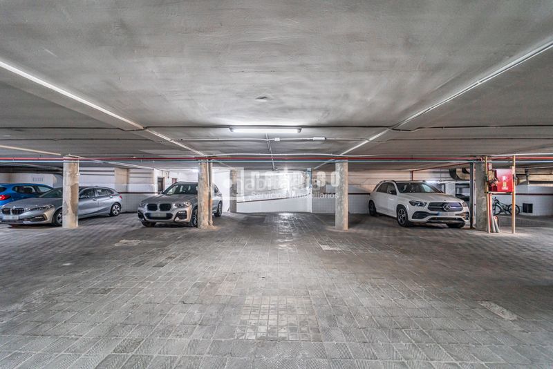 Foto b23ae99d-5ff5-47eb-9d0d-1d2a5444b997. Aparcament cotxe a Vallehermoso Madrid