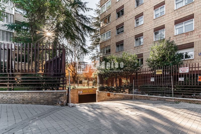 Foto d8c4bb00-189b-4d20-b069-17beeaeee89f. Aparcament cotxe a Vallehermoso Madrid