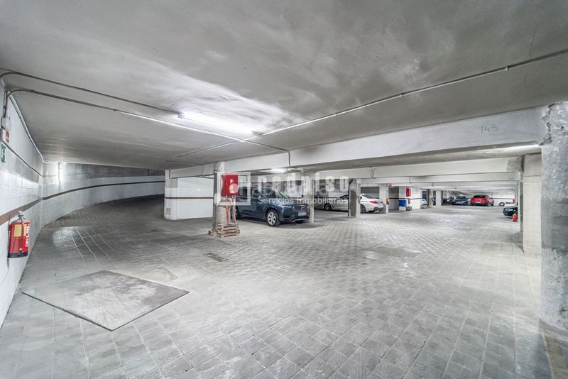 Foto f6a0abe5-d5a3-4bc7-8fd6-250f919d10e0. Aparcament cotxe a Vallehermoso Madrid