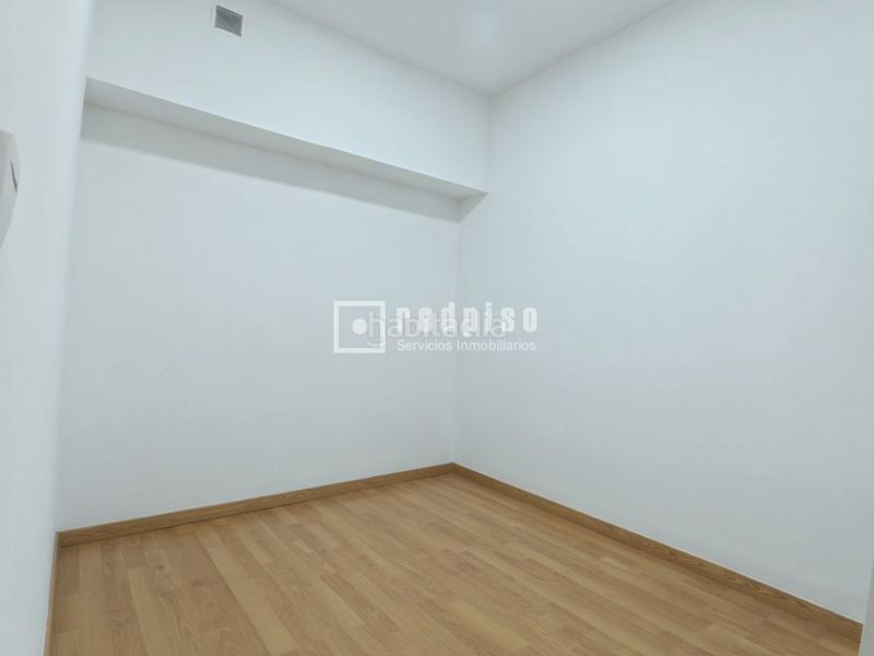 Foto 5170a21a-3f8e-450e-ba0e-df6d1e3d969c. Local comercial a Vallehermoso Madrid