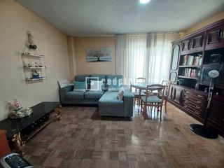 Flat in Norte-Universidad. Estupendo piso en cervantes
