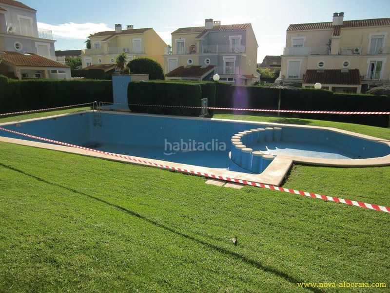Foto 3cb33f6f-243b-4431-b8ed-29ff22dddfe4. Casa aparellada amb calefacció aparcament piscina a Bétera