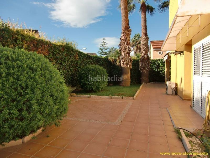 Foto 70352525-c6b7-4702-bdfe-940e3cb688e2. Casa aparellada amb calefacció aparcament piscina a Bétera