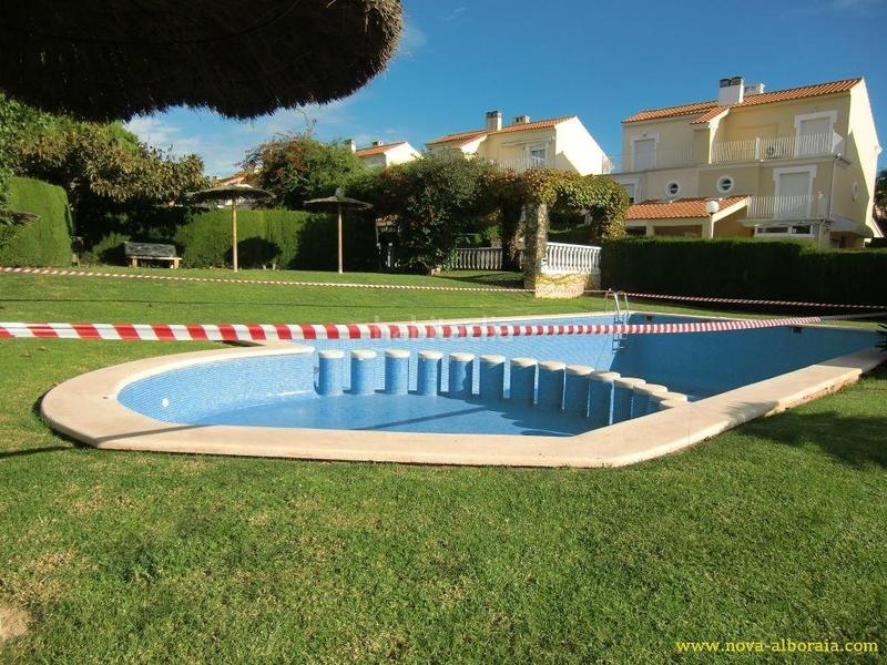 Foto 8e5d8a7d-01ff-47fe-9b7f-e821b547b623. Casa aparellada amb aparcament piscina a Centro Bétera
