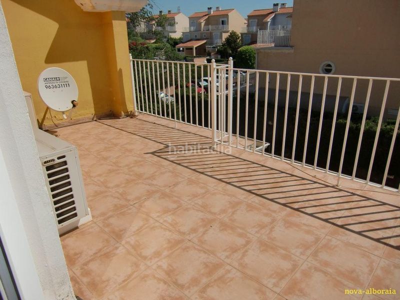 Foto 5c67f374-a0d2-4b45-872e-e1ff39249114. Casa aparellada amb calefacció aparcament piscina a Bétera