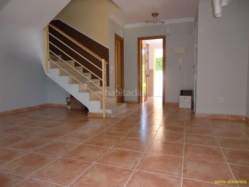 Foto 983ca48a-137a-4240-94b4-663c18a32231. Casa aparellada amb calefacció aparcament piscina a Bétera
