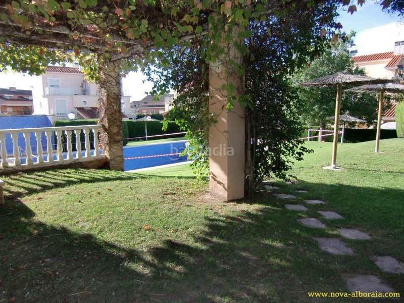 Foto b02b8ebc-e7ec-49d7-bcda-c9650947fb7e. Casa aparellada amb aparcament piscina a Mas Camarena Bétera