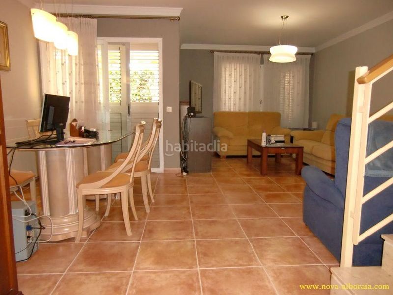 Foto 1c577a3a-12e0-4b4d-b3ff-a65cc3d09efe. Casa pareada en Mas Camarena Bétera