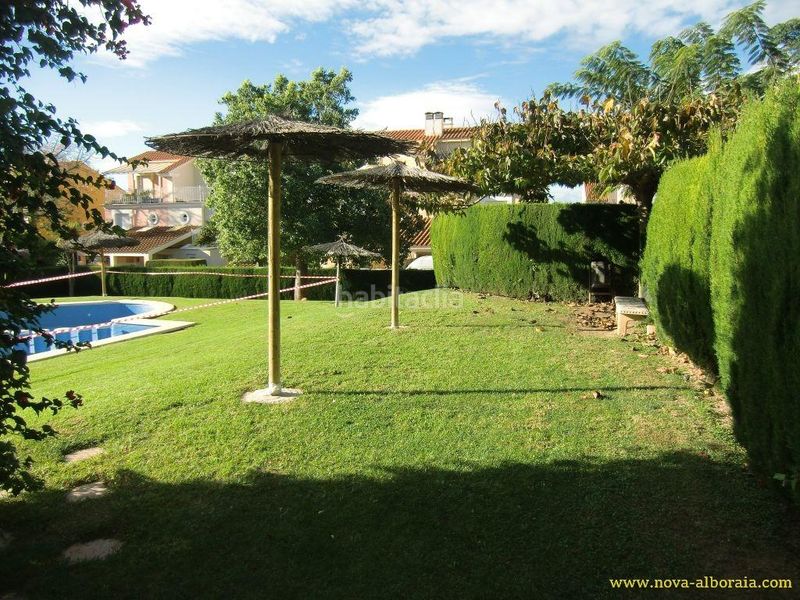 Foto febfe9f6-8fe9-46ad-972b-005fa1061759. Casa pareada en Mas Camarena Bétera