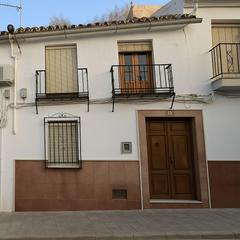 Casa adossada a Cuevas Bajas. Casa en cuevas bajas con cuatro habitaciones dobles