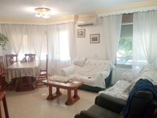 Pis a Parque Victoria Eugenia. Vivienda con gran potencial en bailénmiraflores!