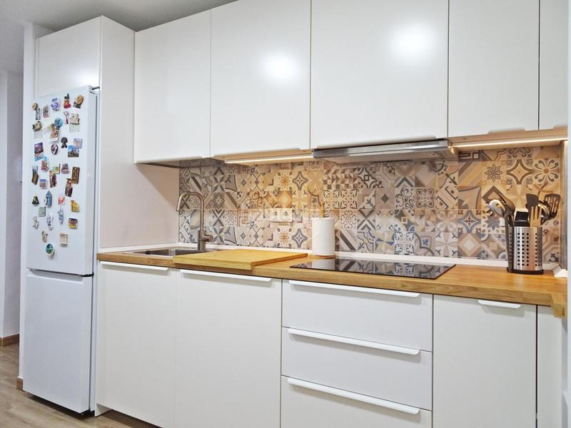 Foto a29c2d82-bd3f-470c-92d2-95136f98e4fc. Piso  con reforma integral a 12 minutos andando de la playa. en Málaga