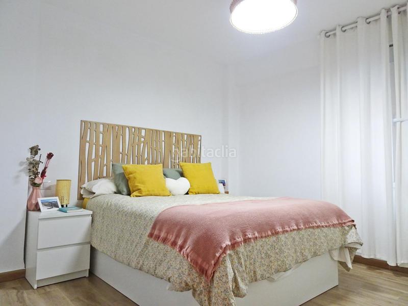 Foto d1b2e04a-aa1f-4337-bee9-979c1a1fdb77. Piso  con reforma integral a 12 minutos andando de la playa. en Málaga