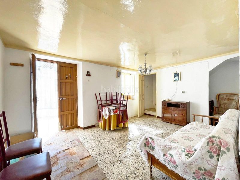 Foto f195bd0f-85cc-4e84-ab26-c7dfe97eee4f. Casa amb aparcament a Periana