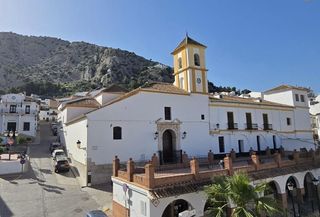 Edifici a Valle de Abdalajís. Edificio multifuncional en el corazón del valle de abdalajís  re