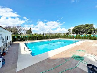 Pis a El Consul - Ciudad Universitaria - El Romeral. Piso con vistas despejadas, en esquina, con piscina y garaje en
