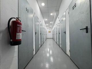 Business premise in Avenida juan xxiii 46. Oportunidad de inversión local comercial con trasteros en málaga