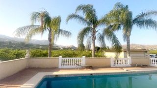 Mas à Álora. Exclusiva finca con huerta de limoneros y licencia turística en