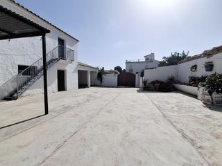 Casa en Pizarra. Casa independiente de 520m2 de parcela en cerralba