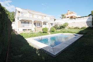 Xalet a Montealto - Monterrey. Venta de villa con 7 dormitorios en benalmádena, málaga