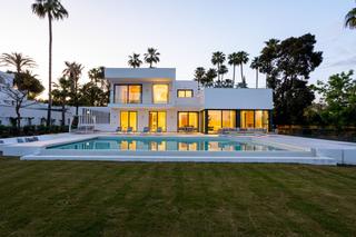 Xalet a Nueva Atalaya. Venta de villa de lujo en benahavís, estepona, málaga, costa del