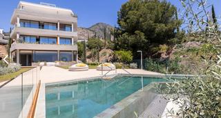 Xalet  Del higueron, north residences villas. Venta de villa de lujo con cuatro dormitorios con servicios 24 h