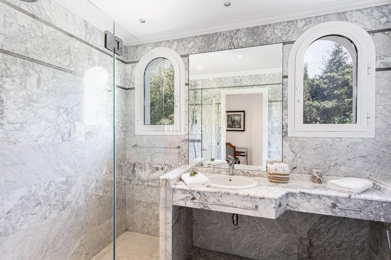 Foto c76382fb-e1c4-4419-b204-a7aab19dde66. Xalet amb piscina a Los Monteros Marbella