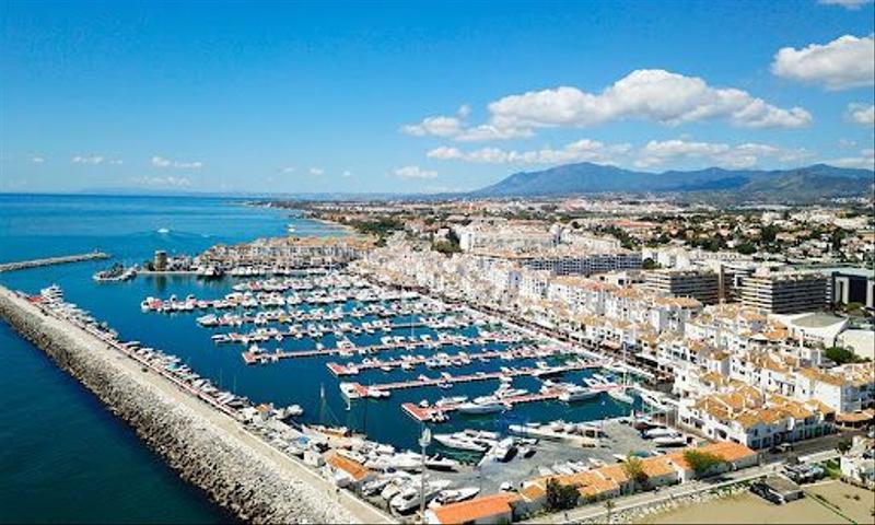 Foto 5b60c63d-ce51-4526-824b-3c2a2aa16ca8. Chalet with heating pool in La Dama de Noche - La Alzambra Marbella