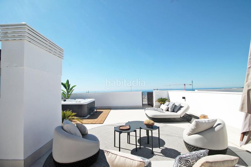Foto bd37fcdf-5106-4671-b6e3-db3a68d86871. Ático venta de ático dúplex con dos dormitorios en benalmádena costa, málaga, costa del sol en Fuengirola