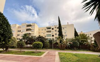 Piso  Calle huerta peralta conjunto los jardines. Venta de piso con tres dormitorios en benalmádena, málaga, costa