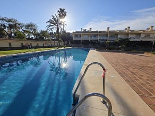 Casa adossada a Calle Calle Ronda del Golf Este Urb. Wentworth Golf Vill