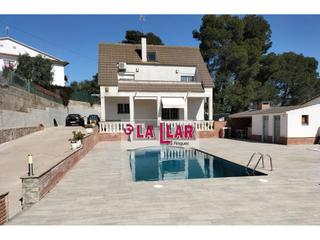 Haus in Lliçà d´Amunt. Magnifica casa reformada con gran piscina y garaje de 52 m2