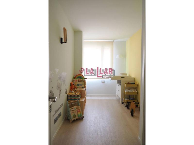 Foto 150abf91-fe42-42f9-aafd-a39547a3d57a. Appartamento con riscaldamento piscina in Eixample Sabadell