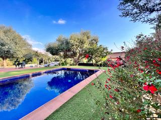 Casa  Sant daniel. Casa seminueva con piscina  y jardn plano, espectaculares vista