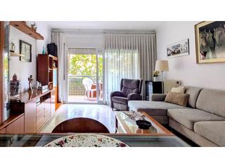 Flat  Can parera. Estupendo piso con 4 habitaciones y parking en el centro de mont