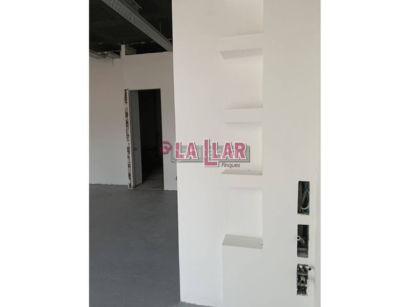 Foto d732b9c4-61aa-41c7-9a23-b449be9d9525. Local comercial a Vilanova del Vallès