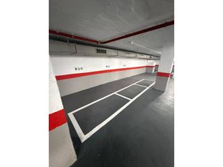 Lloguer Aparcament cotxe a Calle verdi 46. Plaza para moto en gracia! ocasión por precio y zona! a estrenar