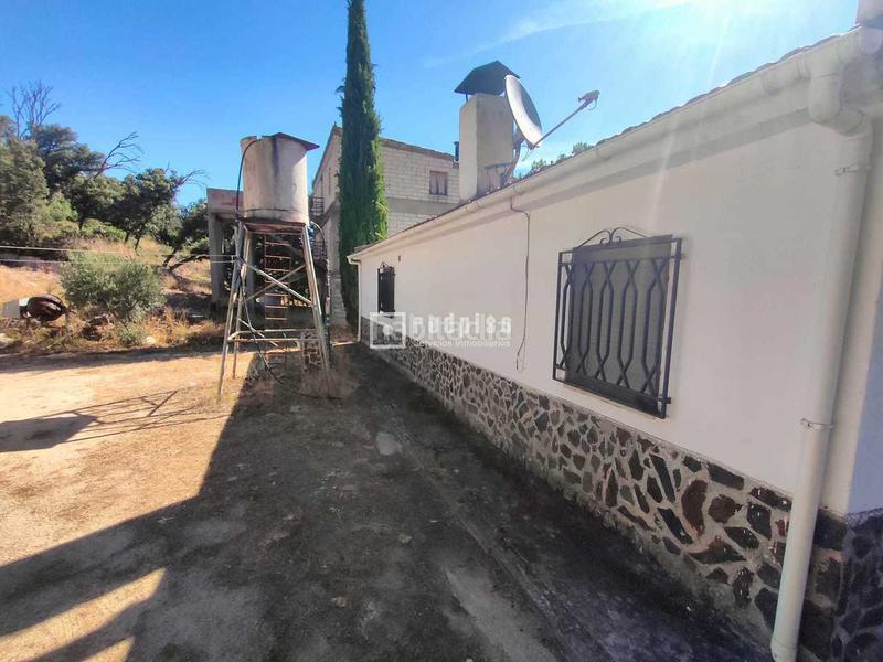 Foto 0662daa8-e436-4b93-9bdd-cf82d70cfdeb. Casa amb piscina a Renera