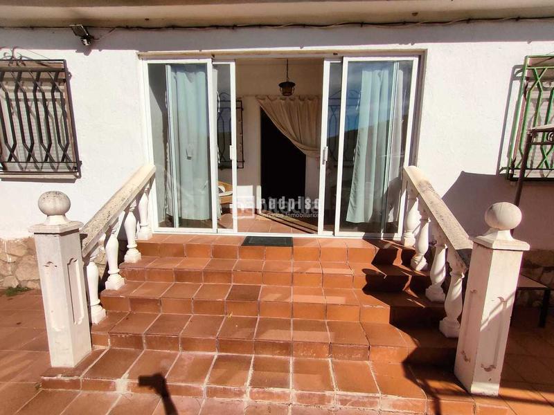 Foto 55365b9d-f17d-47e3-a149-0cb9f1d989cd. Casa amb piscina a Renera