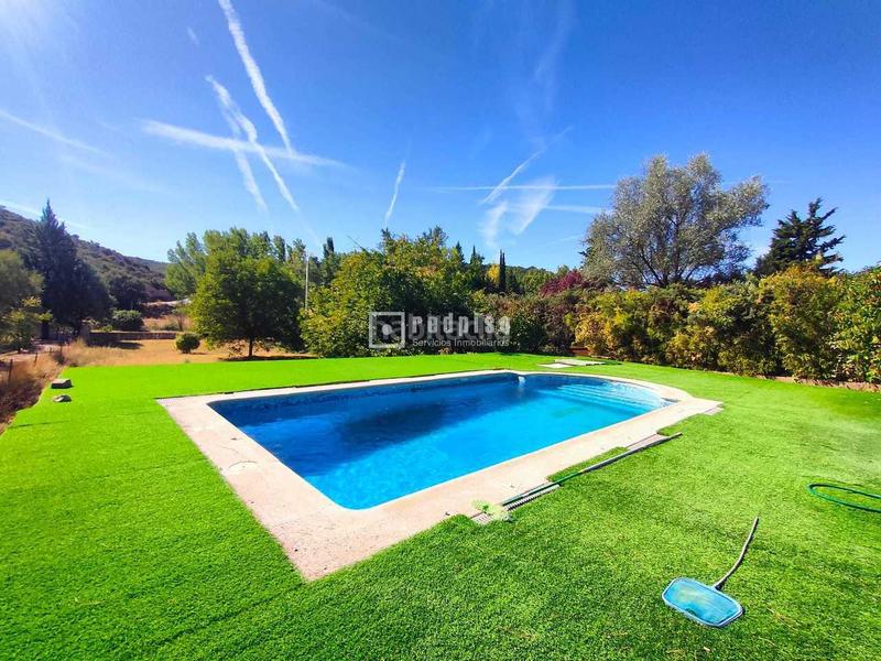 Foto d0397308-e044-4f1a-9bd1-33f8a77090ef. Casa amb piscina a Renera