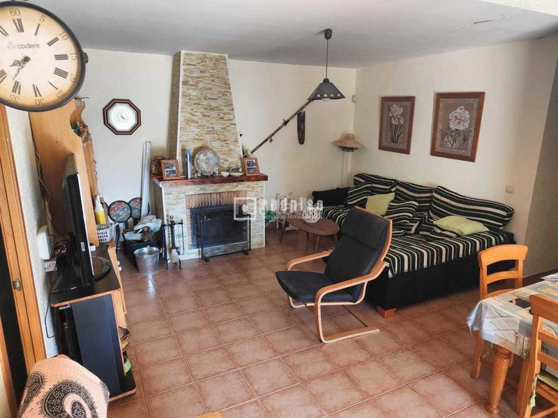 Foto f2c60371-14d1-4a11-a723-f94a12537c37. Casa amb piscina a Renera