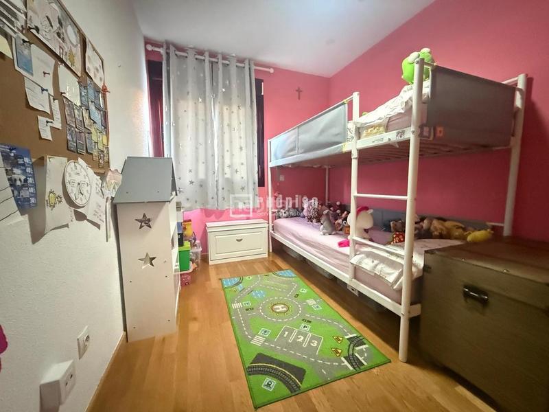 Foto a5256dad-6811-4656-bfa4-68f52d164568. Pis a Parque Europa-Los Pitufos Pinto