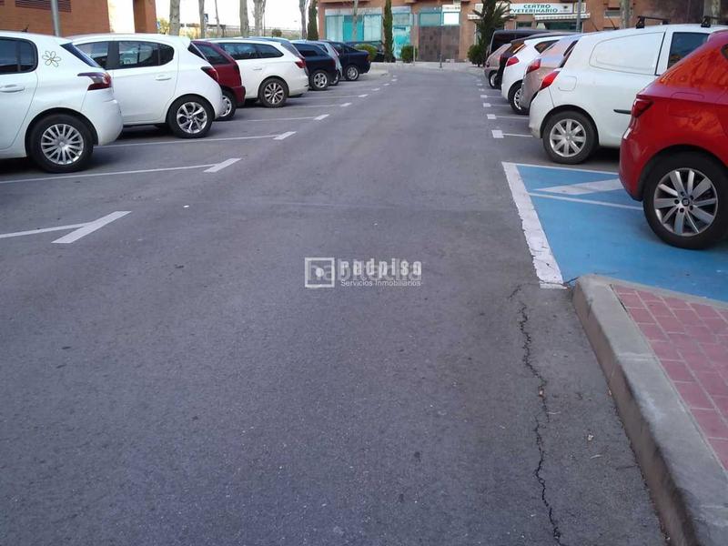 Foto 3e276f2d-7976-49ed-ad7d-1245a70b54fc. Parking voiture dans Juncal Torrejón de Ardoz