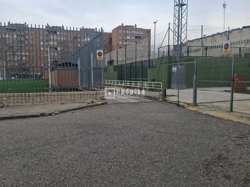 Foto dd40bdf8-6746-4a4a-9f85-07c437db6890. Car parking in Veredillas Torrejón de Ardoz