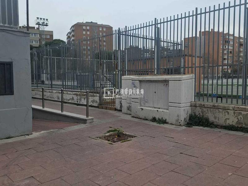 Foto faa14480-63d5-4fe0-988b-0497490b3235. Car parking in Veredillas Torrejón de Ardoz