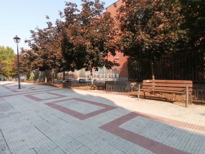 Foto bd8e2dbd-7da8-4194-8c19-5fee3b1c9d68. Car parking in Veredillas Torrejón de Ardoz